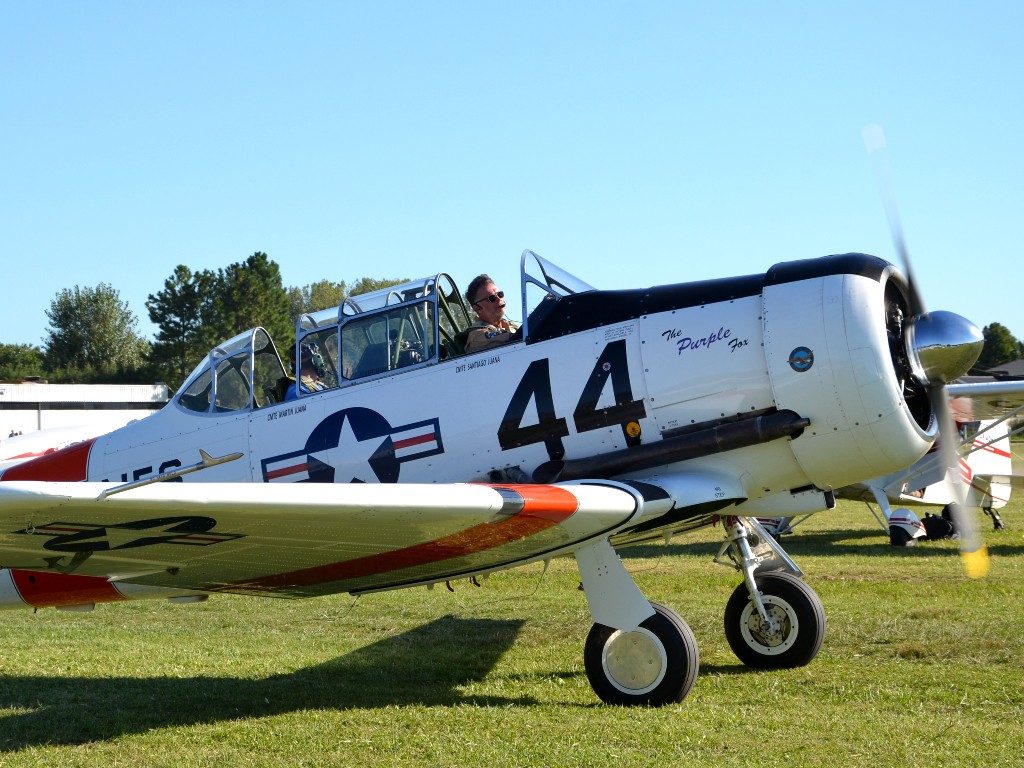 El T-6 Texan esperando su turno a pista